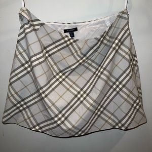 Burberry skirt, like new. Never wore before